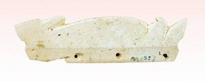 安徽含山凌家滩遗址出土的玉兔饰。吕 鹏供图