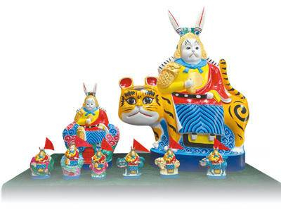 双彦制作的兔儿爷泥彩塑。周飞亚供图