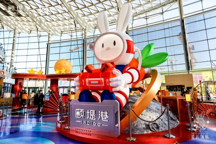 颐堤港以太空兔IP为主元素，打造了六大主题场景共同构建的互动体验空间。受访者供图