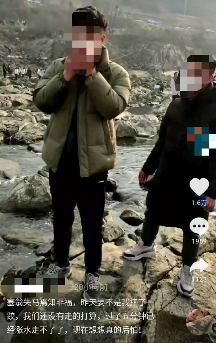 1月22日下午，程先生来到三门峡大坝附近河道中拍照。他表示当时游客多是同样的方式在游玩。受访者供图