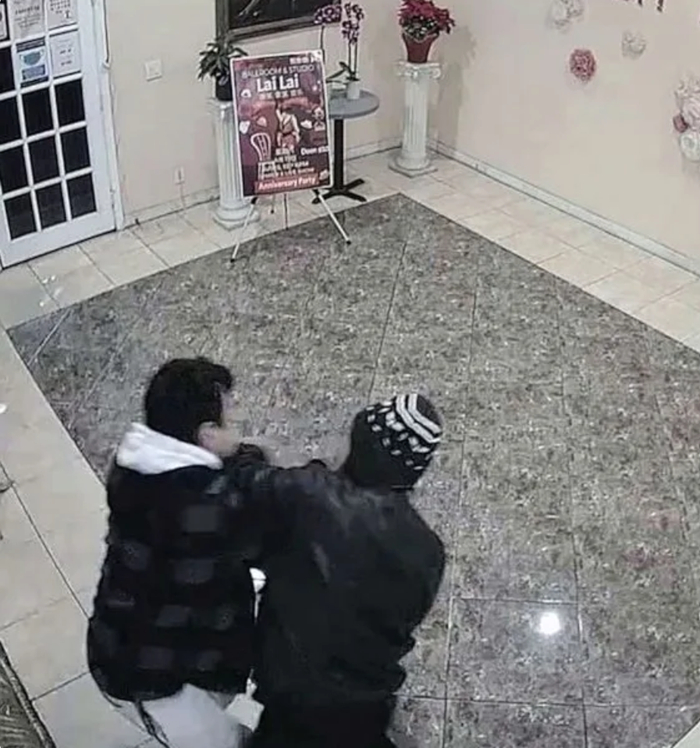 Brandon Tsay与嫌疑人搏斗 图片来源：来来舞厅