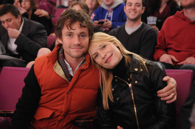 △来自《汉尼拔》的“小茶杯”休·丹西客串了妻子丹尼斯主演的《国土安全》（Homeland）最终季