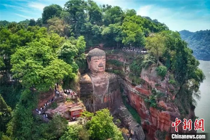 资料图：远眺乐山大佛。刘慧 摄