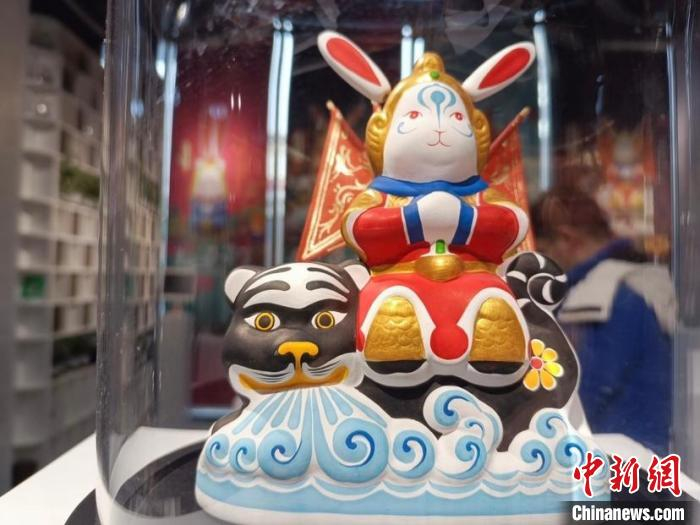 图为“兔子王骑虎”。　祁见月 摄