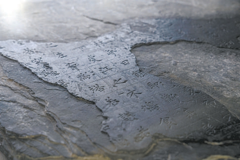 江西九江，庐山东林寺，柳公权残碑。 视觉中国供图