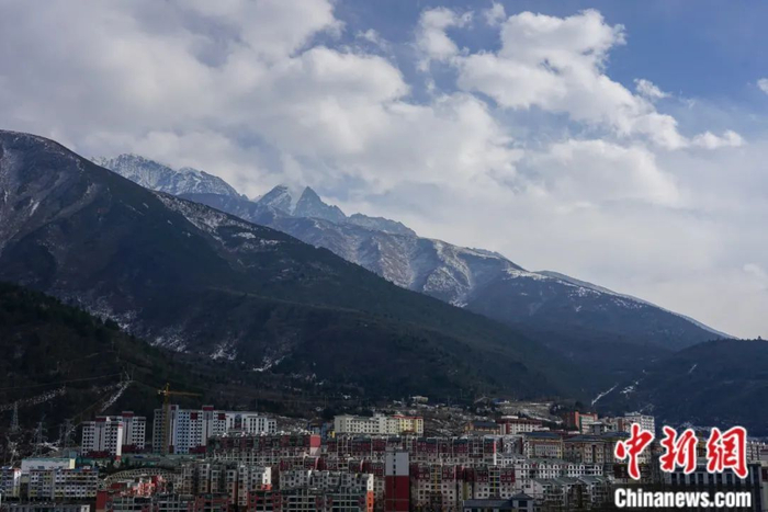 川藏公路沿线的康定。