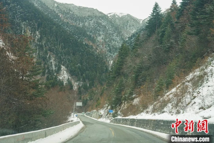 近年，川藏公路道路条件大为提升。