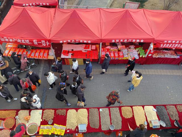河南洛阳市老城区年会。  新京报记者 王真真 摄