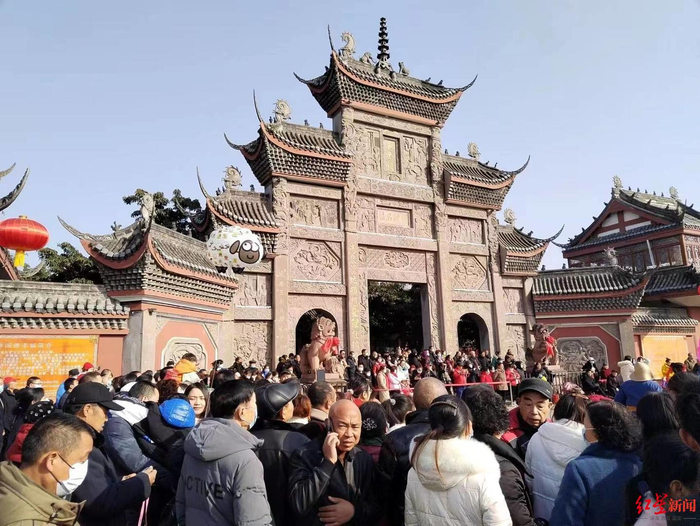 ↑孝泉古镇上九会现场