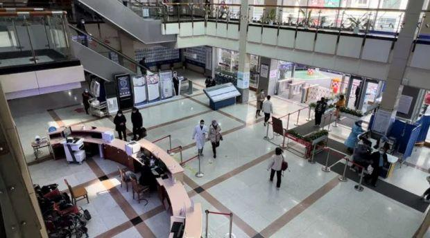 宁大附院门诊大厅（徐露清/摄）