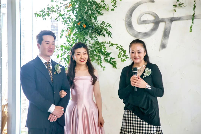 　　▲在郭莹和唐岳婚礼上致辞