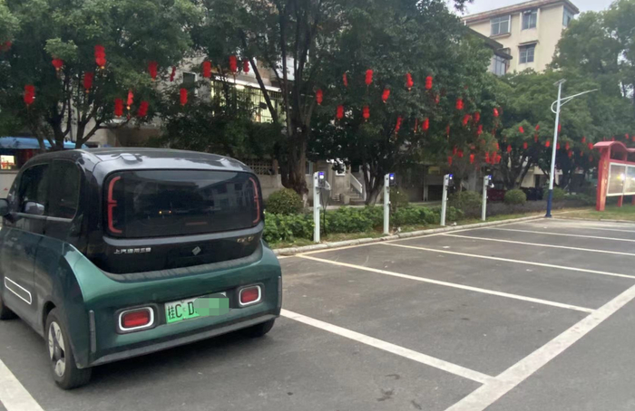 图|桂林某“老小区”新能源汽车充电桩；来源：《科创板日报》记者拍摄