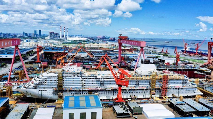 邮轮首制船（H1508）建造现场。 图片来源：外高桥造船