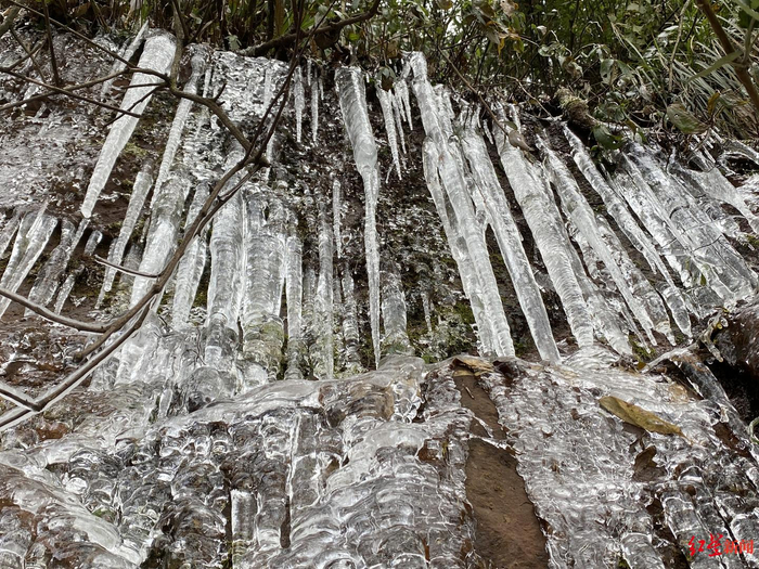 黄荆老林冰瀑景观 徐挺摄