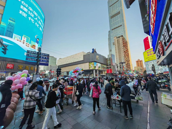 （长沙五一商圈中心 财联社记者拍摄）