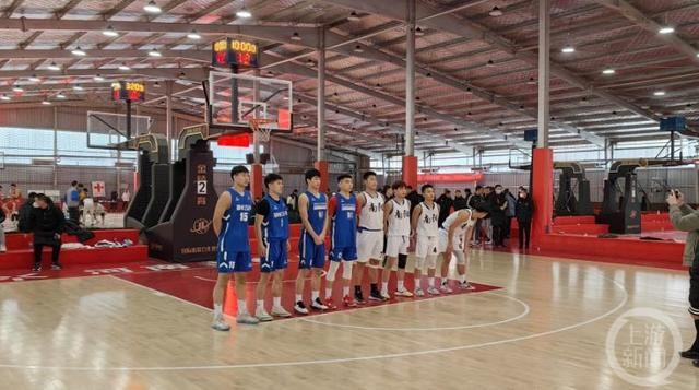 ▲1月17日，郑州五中队和南阳体校队赛前比赛合影。图片来源/受访者供图