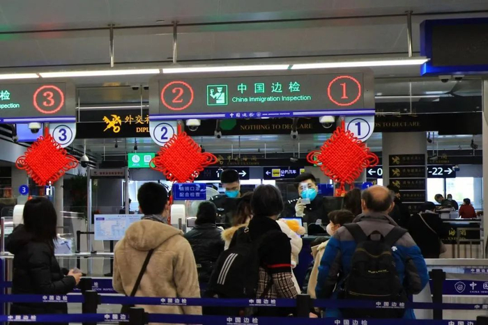 港珠澳大桥珠海公路口岸旅检现场。程霖 通讯员王相国/摄