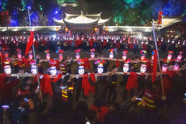 　　望仙谷板凳龙灯