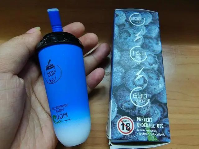 ▲奶茶杯电子烟的包装无中文标记
