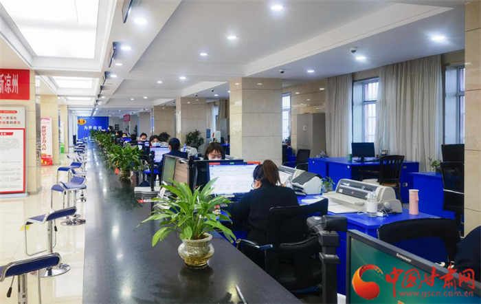凉州区税务局办税服务厅全员到岗投入工作