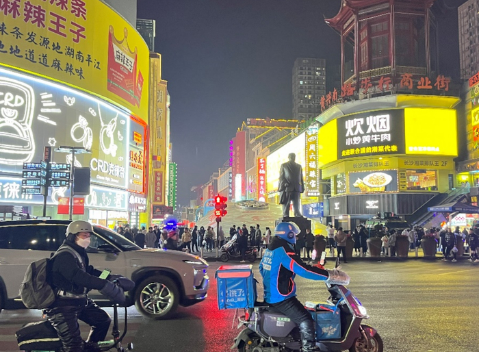 凌晨一点的五一广场，时代财经张汀雯摄