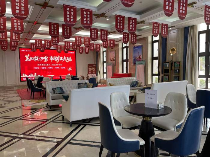 金科中梁都荟大观售楼处。&nbsp; &nbsp;李贝贝/摄