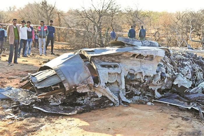     这是1月28日在印度中央邦瓜廖尔附近拍摄的飞机残骸。  新华社/法新