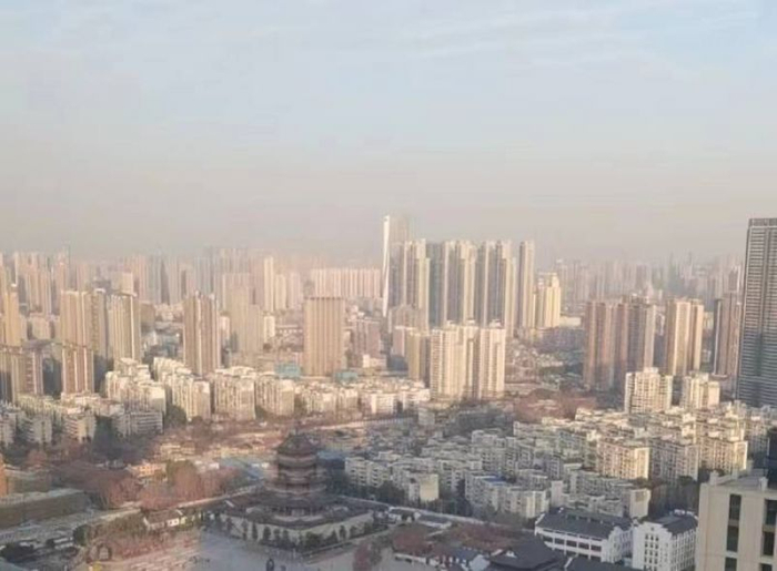 武汉楼市 &nbsp;董红艳/摄