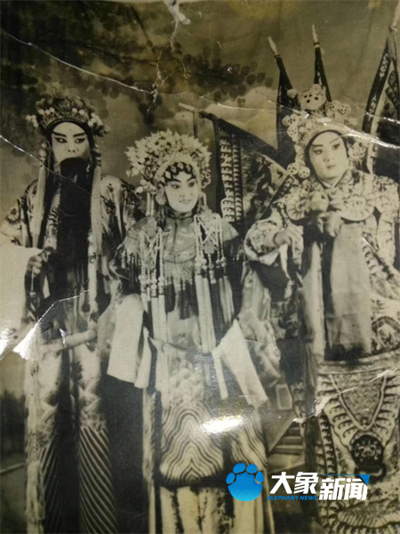 图中为张晓英母亲