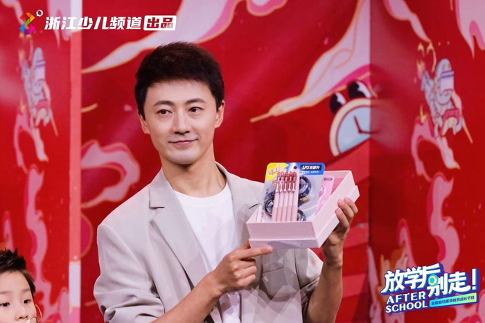 　　丰厚的奖品让现场的学员们惊喜不已!