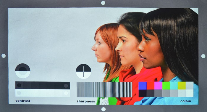 高对比度和高细腻度，表现出发丝光泽细节