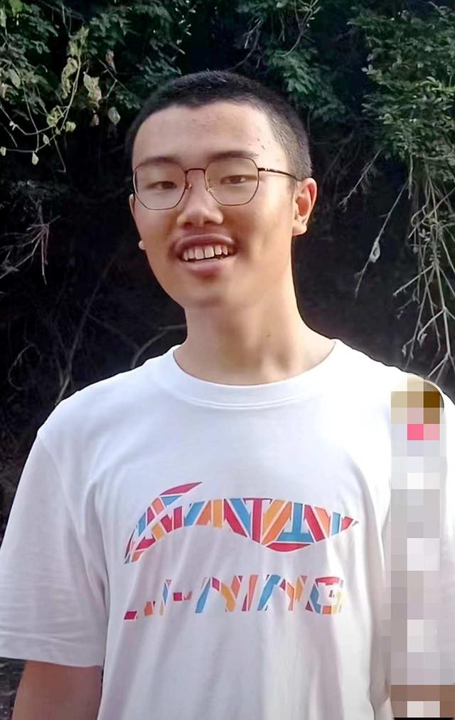 ▲胡鑫宇的笑容很灿烂。