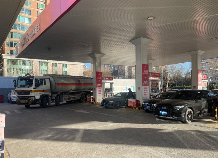 （中石化北京石油十里河加油站；苗诗雨 摄）