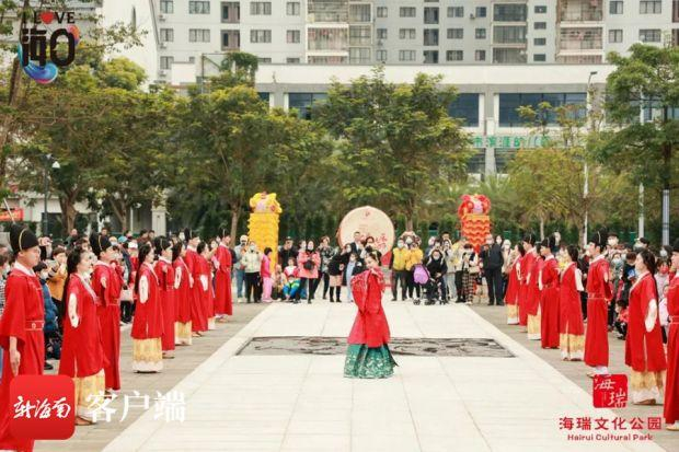 　　海瑞文化公园通过沉浸式展演营造出了别样年味，吸引了大批市民游客纷至沓来。海瑞文化公园供图