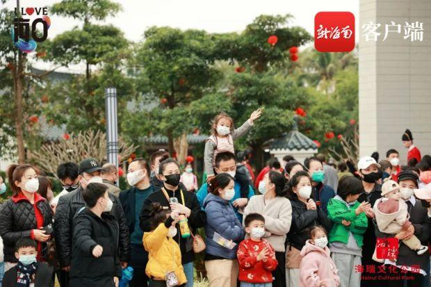 　　海瑞文化公园通过沉浸式展演营造出了别样年味，吸引了大批市民游客纷至沓来。海瑞文化公园供图