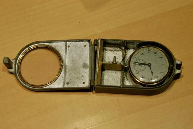 这款机械鸽钟只能记录单只信鸽成绩。  受访者供图