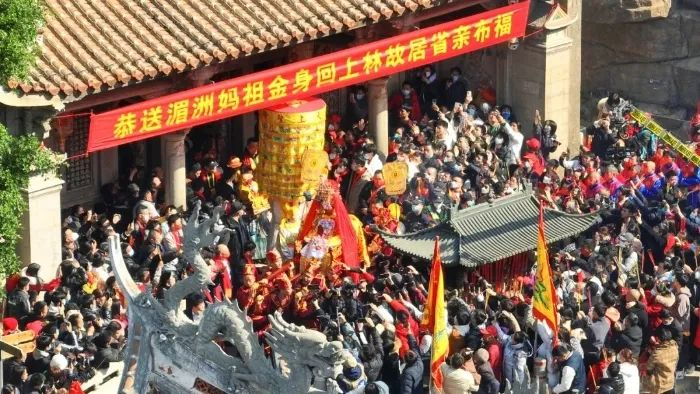 湄洲祖庙妈祖金身起驾出巡。图片来源于湄洲妈祖祖庙