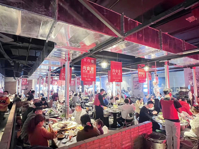 春节假期，扬州餐饮行业迎来开门红。 屠明娟 摄