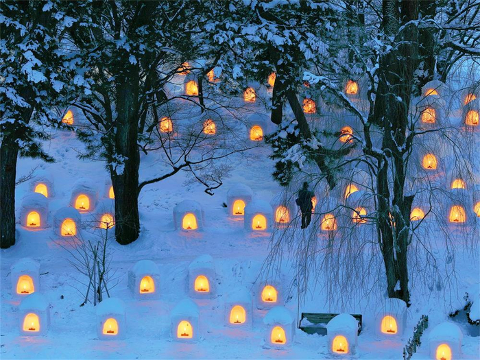 　　点灯时的迷你雪屋