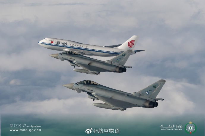 当然，我们对747的了解也来源于一些这样的时刻，从曾经的747-200，到747-400再到最新的747-8