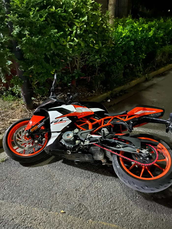 陈明的摩托车被老人推倒 图源/受访者提供