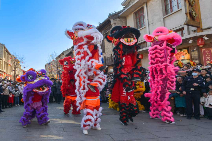 舞狮表演。张银宝摄