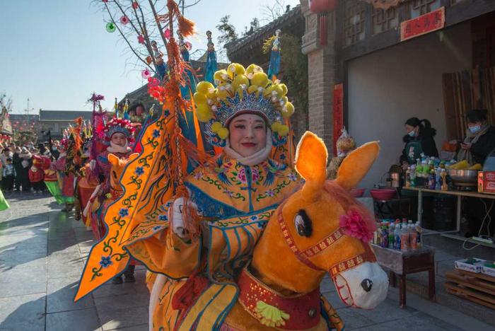 竹马表演。张银宝摄