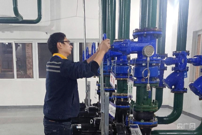 瑶族工人李俊（央广网发 李间一 摄）