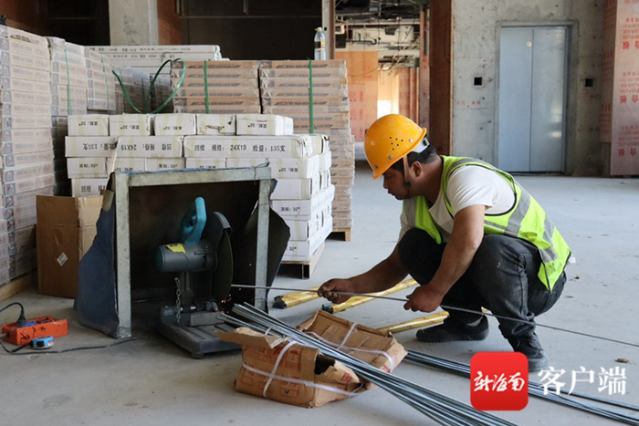 三亚市公共卫生临床中心项目建设现场。记者 刘子榕 摄