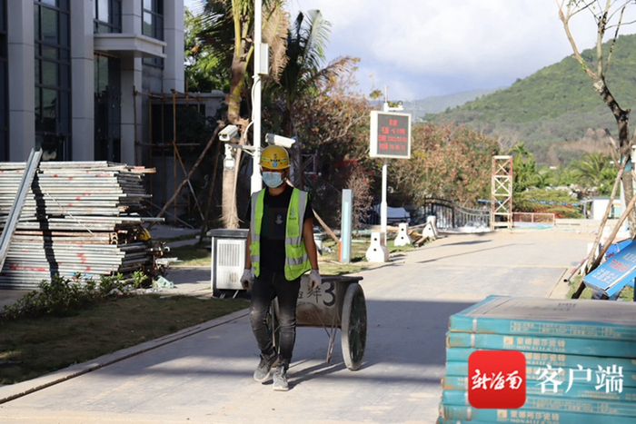 三亚市公共卫生临床中心项目建设现场。记者 刘子榕 摄