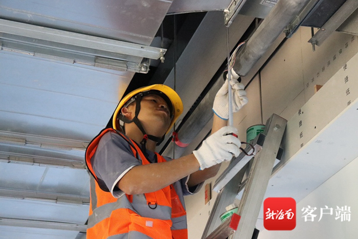 三亚市公共卫生临床中心项目建设现场。记者 刘子榕 摄