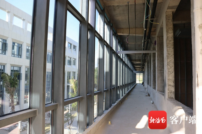三亚市公共卫生临床中心项目建设现场。记者 刘子榕 摄