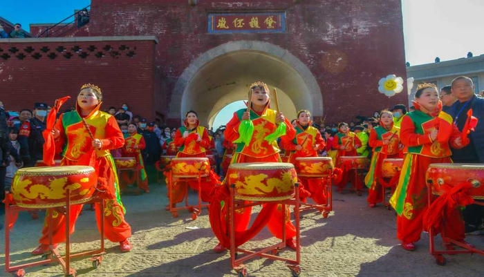 盘鼓表演。张银宝摄