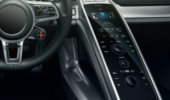 　　保时捷918超跑触摸式中控面板